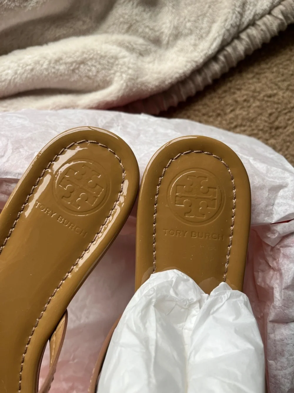 Tory Burch Miller Patent Sandals in Sand NIB - Picture 4 of 13